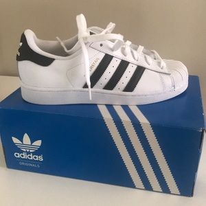 Adidas woman’s Superstar